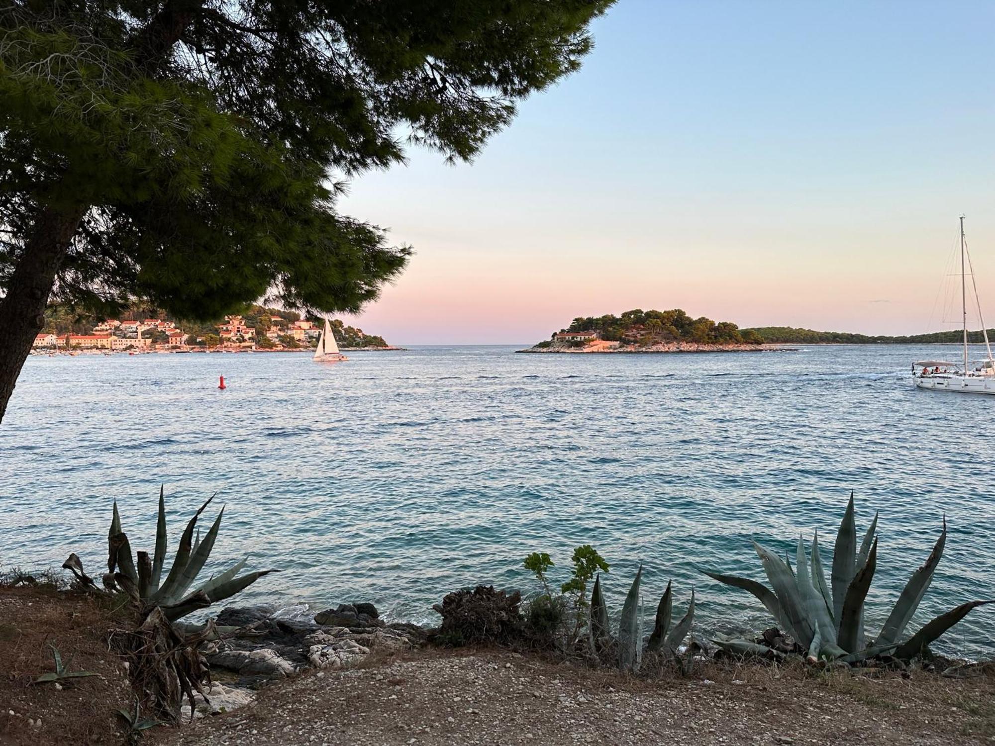 Villa Hosta Apartments Hvar Town Exterior photo