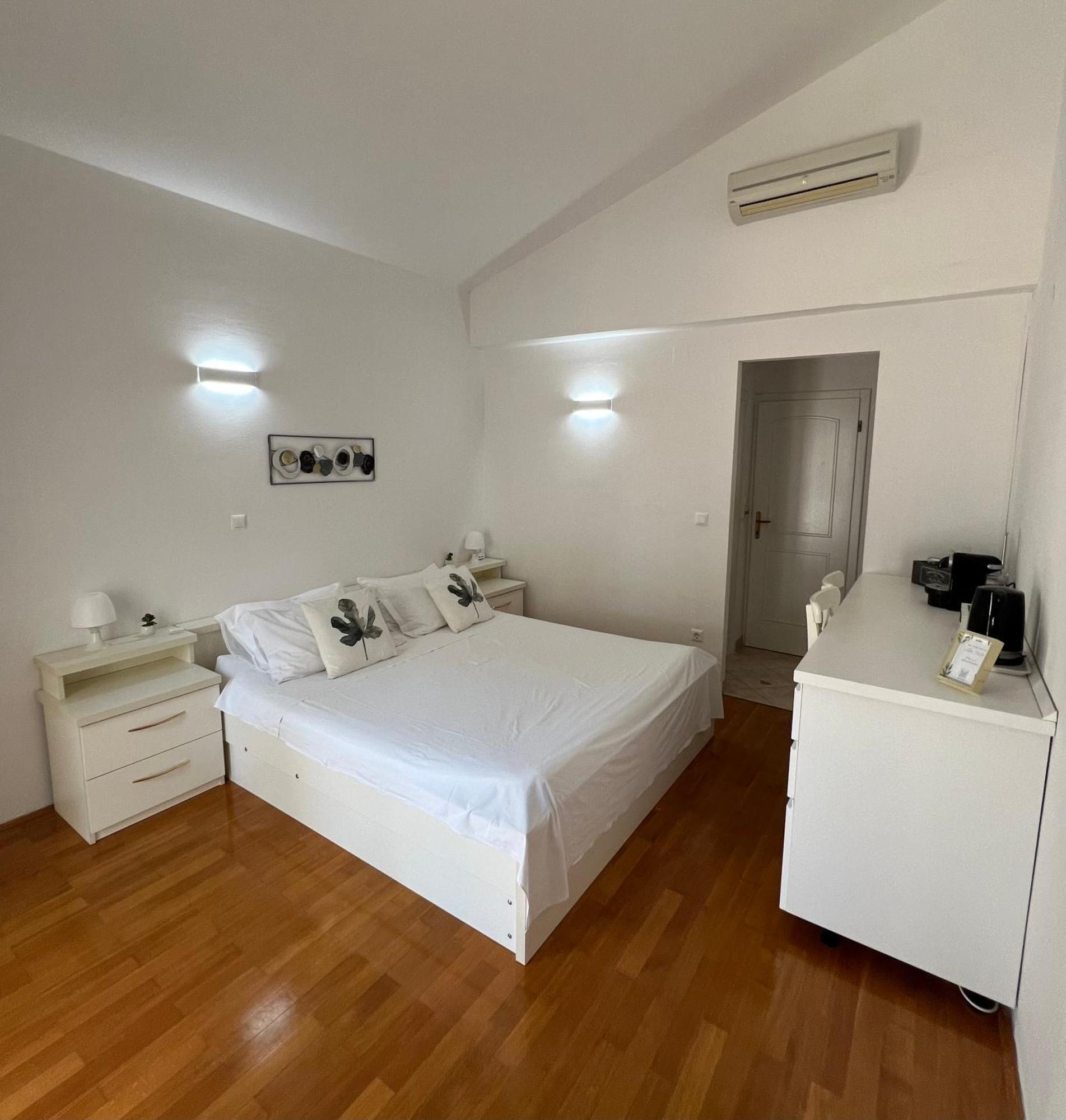 Villa Hosta Apartments Hvar Town Room photo